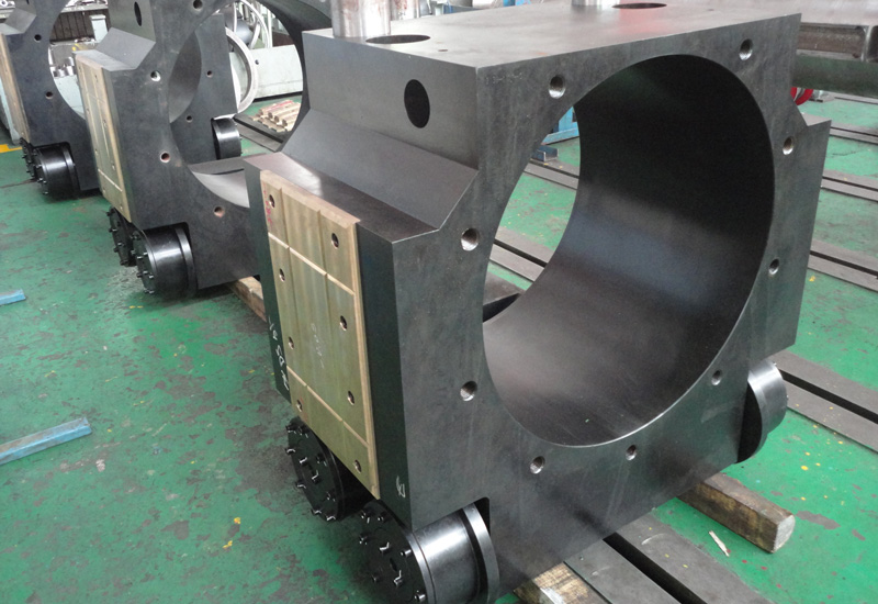 Leveling machine housing assembly