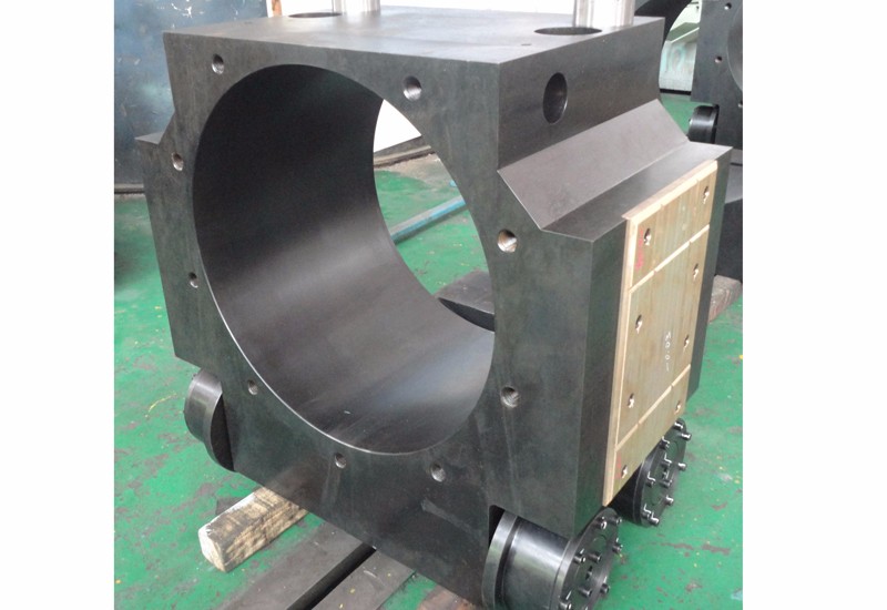 Leveling machine housing assembly